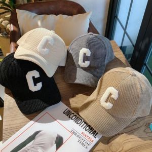 כובעי הקורדרוי החדשים של CELINE Style 